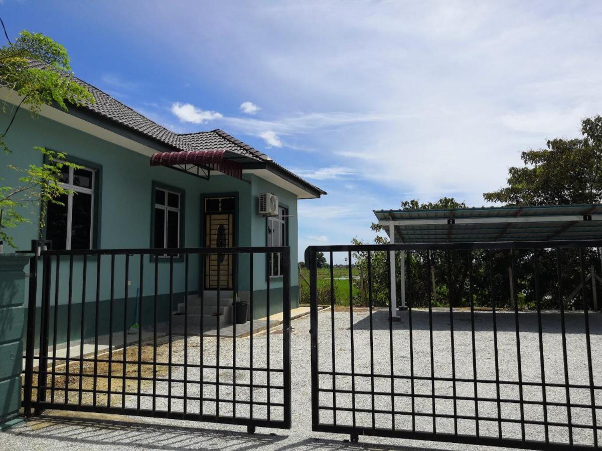 Ummi'S Homestay Besut Kampung Kuala Besut Exterior foto