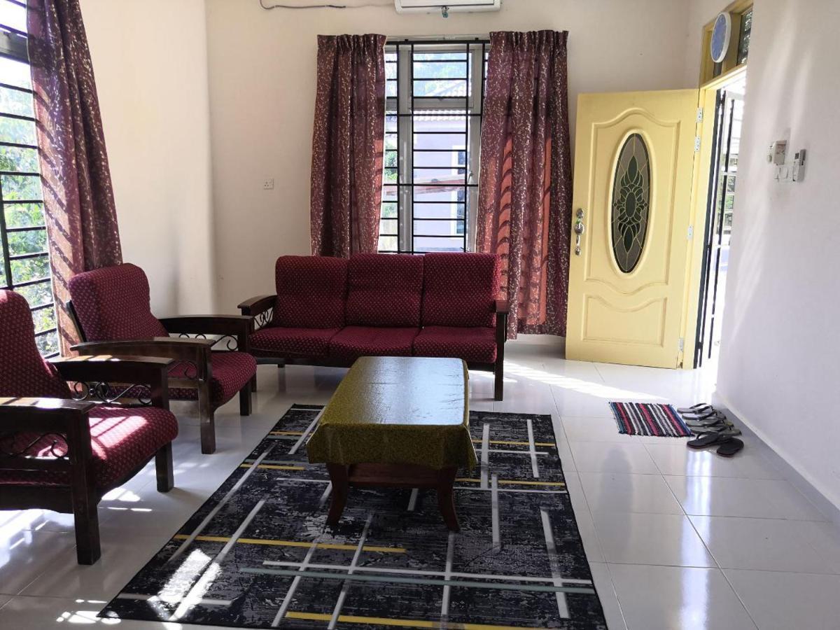 Ummi'S Homestay Besut Kampung Kuala Besut Exterior foto